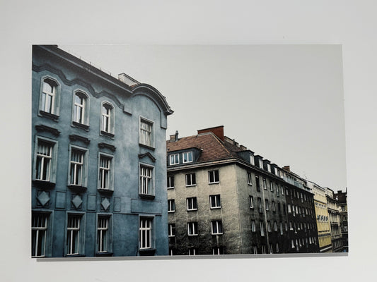  KOLME VÄRVIGA MAJAD