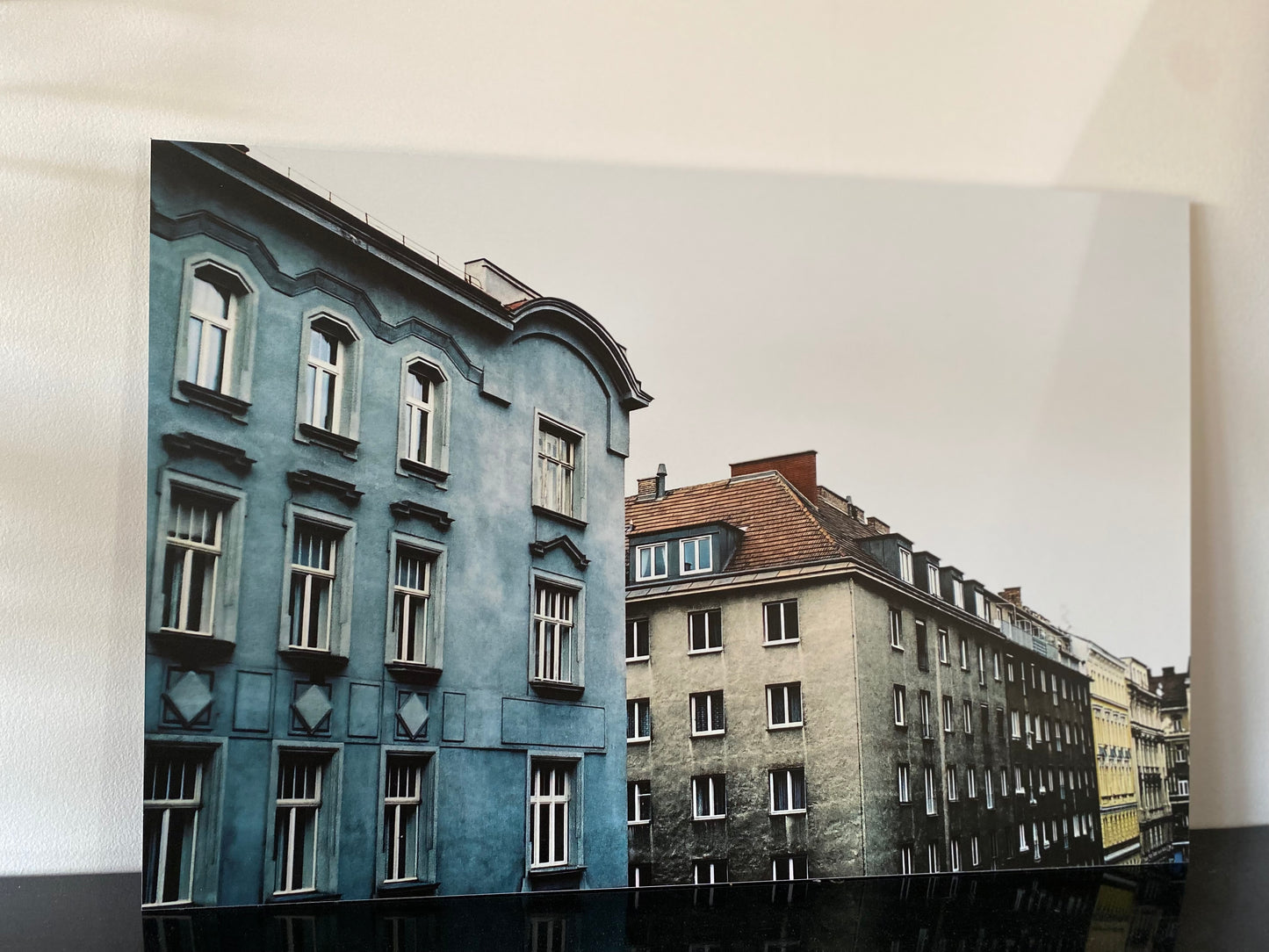  KOLME VÄRVIGA MAJAD